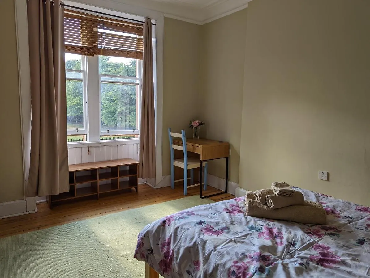 Cozy 2 Double Bedroom Flat In The Heart Of Leith Edinburgh 0*,  United Kingdom