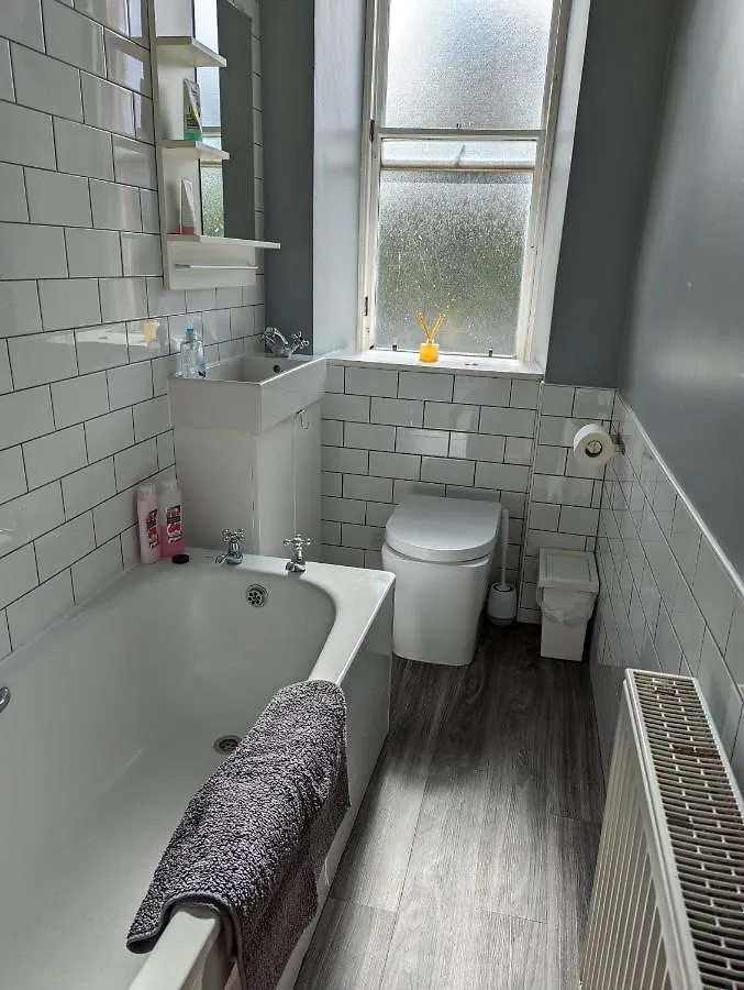 Cozy 2 Double Bedroom Flat In The Heart Of Leith Edinburgh 0*,  United Kingdom